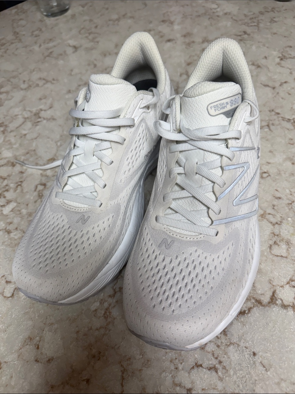 New Balance Women's White Fresh Foam 880 Running Sneakers. Size 10.5